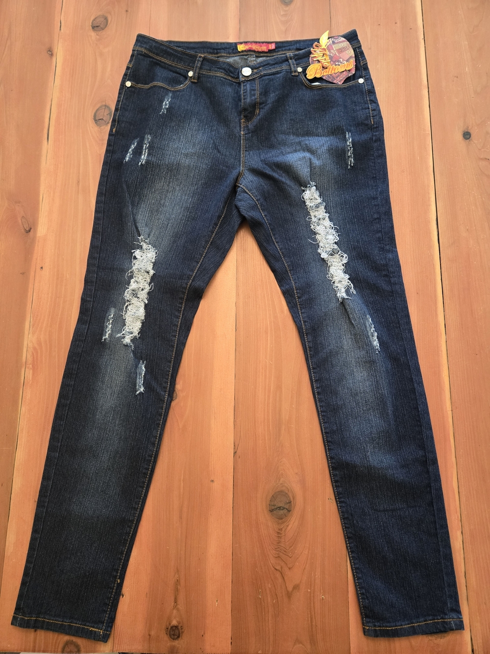 NWT Apple Bottoms Jeans - Size 16W - Distressed - Signature Apple Pocket Chain